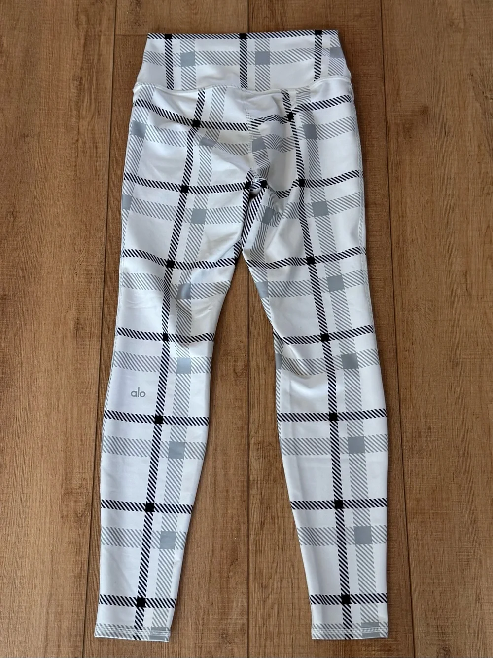 Alo Yoga Airlift High-Waist Magnified Plaid Leggings Ivory Black Large NWOT